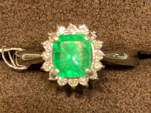 [1003]PT900 0.92 CT Natural Emerald Ring