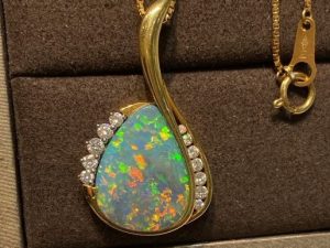 [1008]Real 18K Gold 7 CT Australian Black Opal Pendant