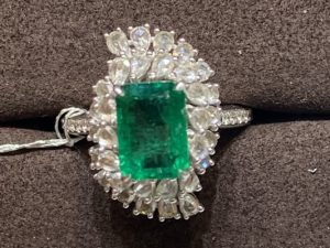 [1019]Real 18K White Gold 2.02 CT Minor Emerald Ring